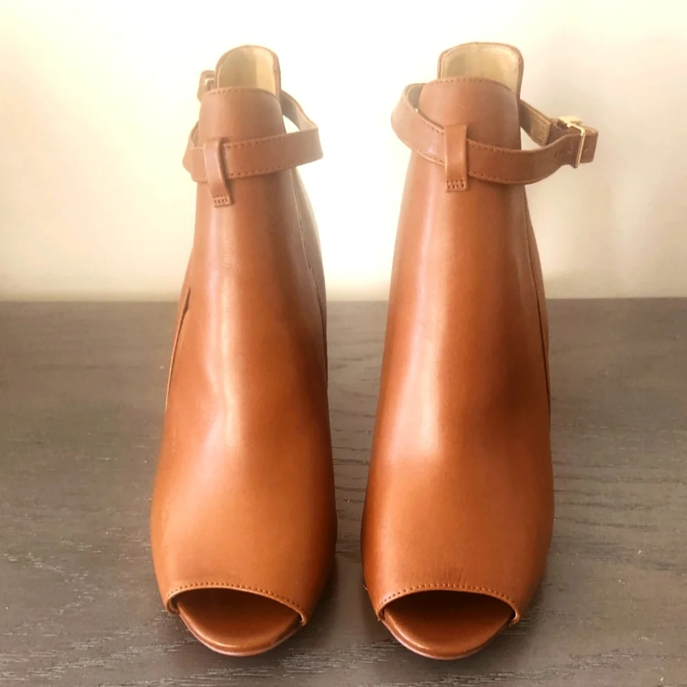 Michael Kors Brown Leather Ankle Bootie- Size 8.0 - Picture 2 of 4